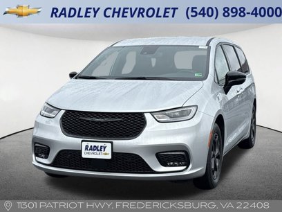 Used 2024 Chrysler Pacifica Select