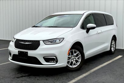 Used 2023 Chrysler Pacifica Touring-L