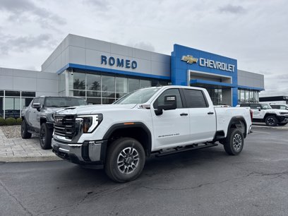 New 2025 GMC Sierra 3500 Pro w/ Convenience Package