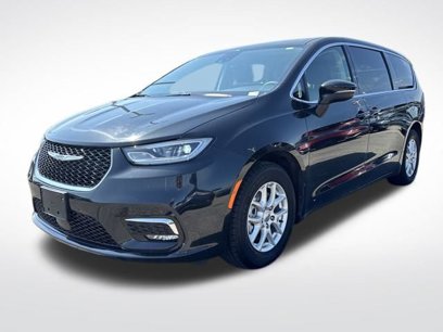 Used 2023 Chrysler Pacifica Touring-L