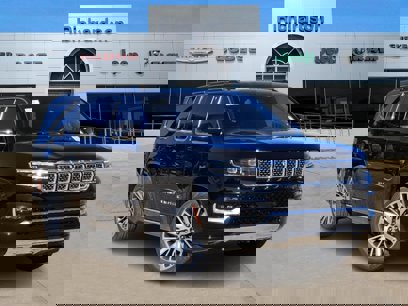 New 2025 Jeep Grand Wagoneer 4WD w/ 8-Passenger Seating Package