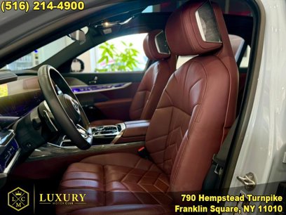 Used 2024 BMW 760i xDrive w/ Premium Package 2