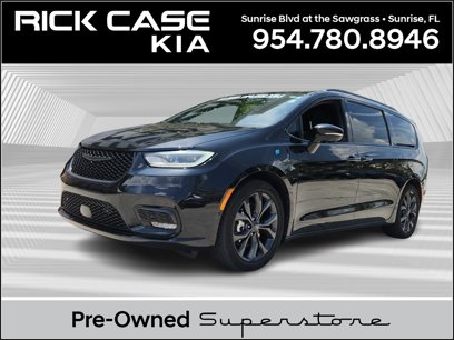 Used 2022 Chrysler Pacifica Limited w/ S Appearance Package