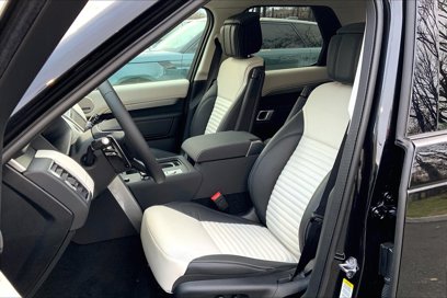 New 2025 Land Rover Discovery Dynamic SE