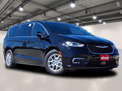 New 2025 Chrysler Pacifica Select