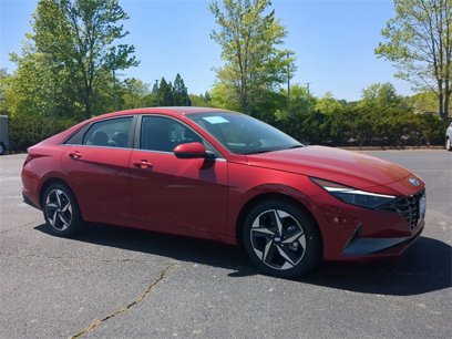 Used 2023 Hyundai Elantra Limited w/ Preferred Accessory Package