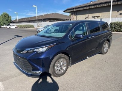 Used 2022 Toyota Sienna XLE