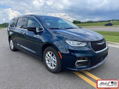 Certified 2024 Chrysler Pacifica Touring-L