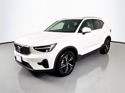 Used 2025 Volvo XC40 B5 Core