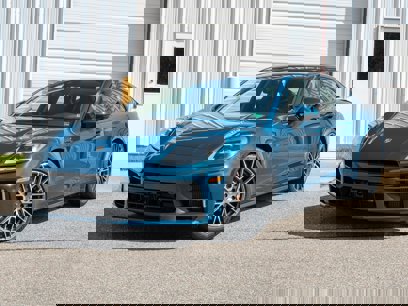 New 2025 Porsche Panamera 4
