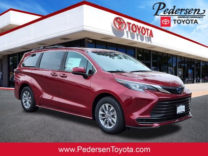 New 2025 Toyota Sienna LE w/ LE Plus Package