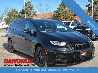 New 2025 Chrysler Pacifica Premium