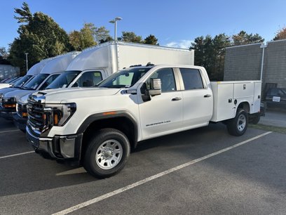 New 2024 GMC Sierra 3500 Pro w/ Convenience Package