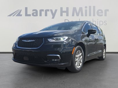 New 2025 Chrysler Pacifica Select