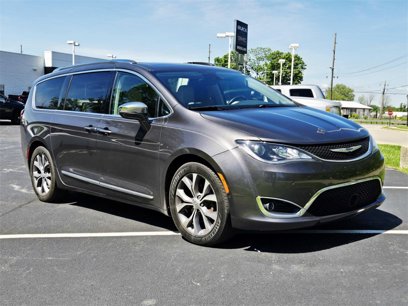 Used 2019 Chrysler Pacifica Limited w/ Tire & Wheel Group