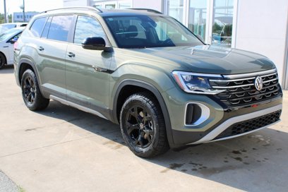 New 2025 Volkswagen Atlas Peak Edition SE