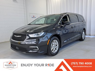 Used 2023 Chrysler Pacifica Touring-L
