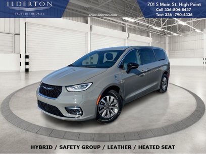 New 2025 Chrysler Pacifica Select