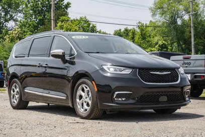 Used 2023 Chrysler Pacifica Limited