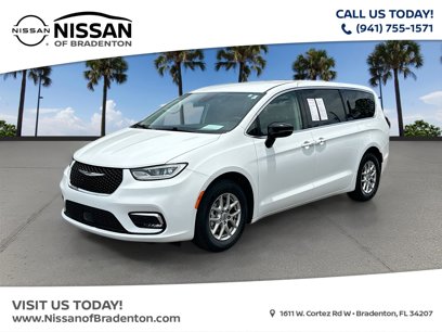 Used 2024 Chrysler Pacifica Touring-L