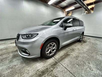 Used 2023 Chrysler Pacifica Limited