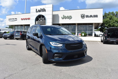 Used 2025 Chrysler Pacifica Limited