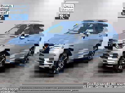 Used 2019 Volvo XC60 T5 Momentum w/ Premium Package