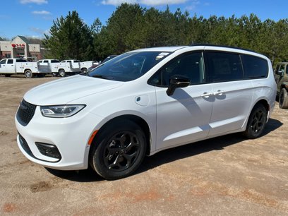 New 2025 Chrysler Pacifica Premium