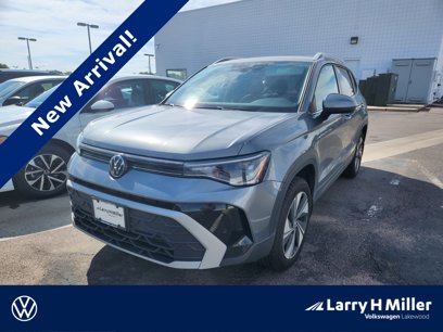 Used 2025 Volkswagen Taos SE w/ Panoramic Sunroof Package