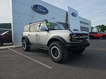 New 2024 Ford Bronco Outer Banks w/ Sasquatch Package