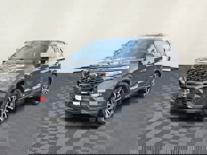 Certified 2022 Ford Explorer ST-Line w/ Class IV Trailer Tow Package