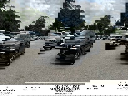 New 2025 Volvo V60 B5 Cross Country Plus w/ Protection Package Premier