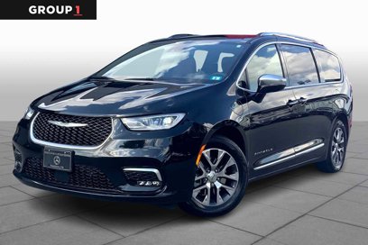 Used 2023 Chrysler Pacifica Pinnacle