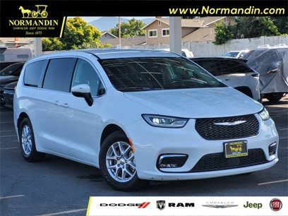 Used 2023 Chrysler Pacifica Touring-L