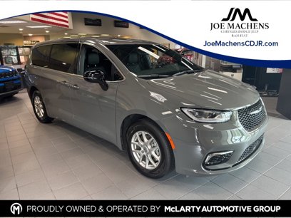 New 2025 Chrysler Pacifica Select