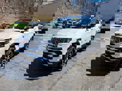 New 2025 Jeep Compass Limited w/ Sun and Sound Group