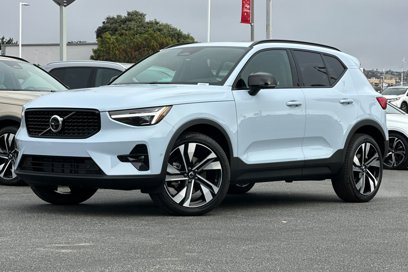 New 2025 Volvo XC40 B5 Ultra w/ Climate Package