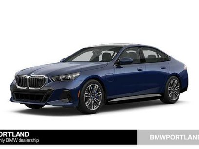 New 2025 BMW 550e xDrive w/ Premium Package