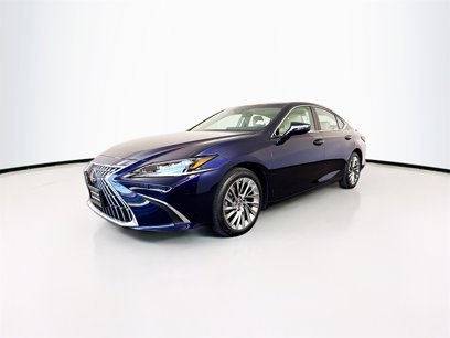 Used 2023 Lexus ES 300h w/ Luxury Package