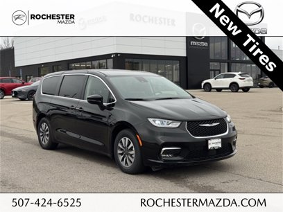 Used 2024 Chrysler Pacifica Select