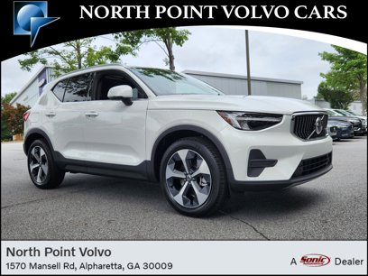New 2025 Volvo XC40 B5 Core w/ Climate Package