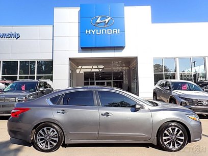 Used 2016 Nissan Altima 2.5 SV w/ Convenience Package