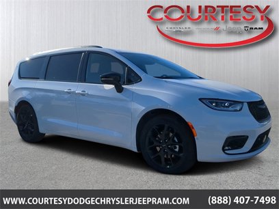 New 2024 Chrysler Pacifica Touring-L w/ S Appearance Package