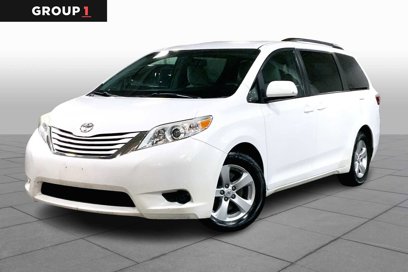 Used 2016 Toyota Sienna LE