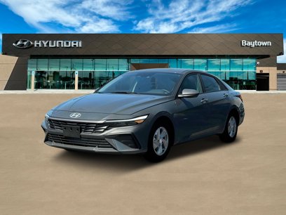 New 2025 Hyundai Elantra SE