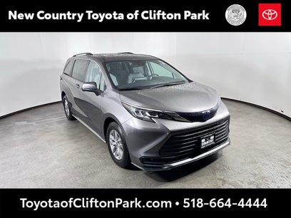 Used 2022 Toyota Sienna LE