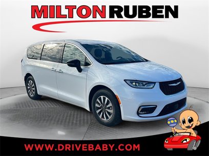 New 2025 Chrysler Pacifica Select