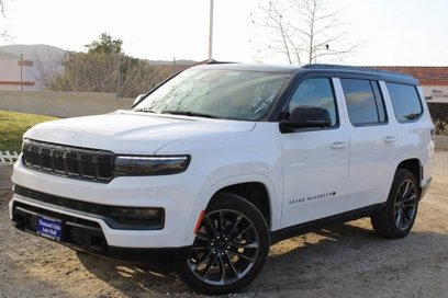 New 2025 Jeep Grand Wagoneer Series III w/ Rear Seat Video Group 1
