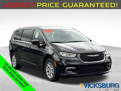 New 2025 Chrysler Pacifica Select