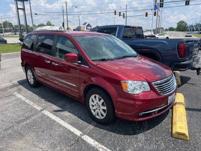 Used 2016 Chrysler Town & Country Touring w/ Driver Convenience Group